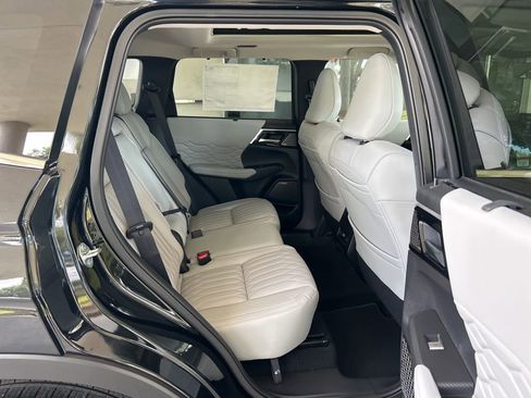 New 2025 Mitsubishi Outlander SEL image 25