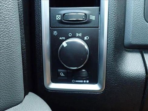 Used 2016 RAM 1500 Classic SLT AWD/4WD image 20