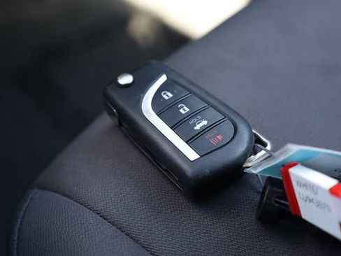 Used 2020 Toyota Camry LE FWD image 24