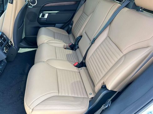 New 2025 Land Rover Discovery Dynamic SE AWD/4WD image 11