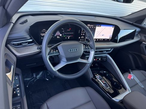 Used 2025 Audi Q5 2.0T Premium w/ Convenience Package image 3