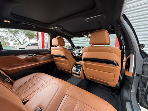 Used 2022 BMW 740i w/ M Sport Package RWD image 27