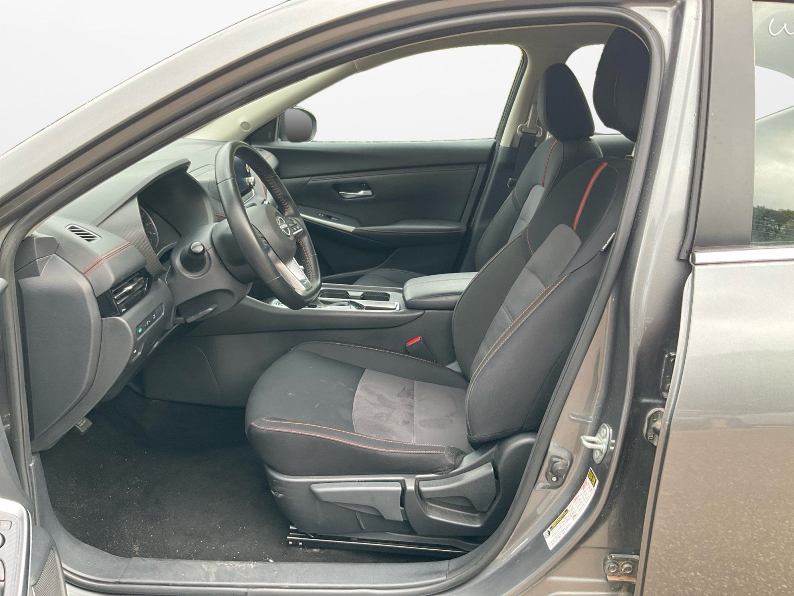 Used 2025 Nissan Sentra SR FWD image 10