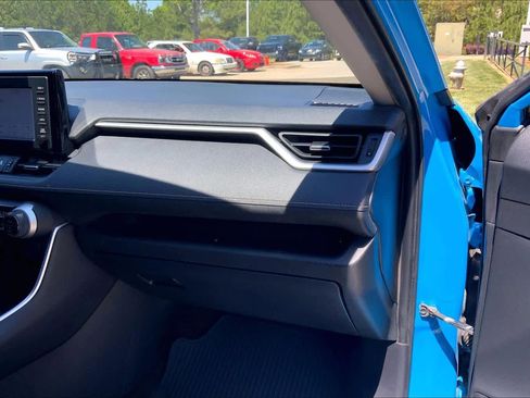 Used 2019 Toyota RAV4 XLE Premium FWD image 19