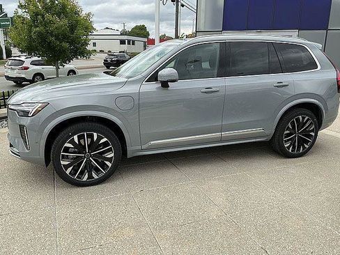 New 2026 Volvo XC90 T8 Plus w/ Protection Package AWD/4WD image 11