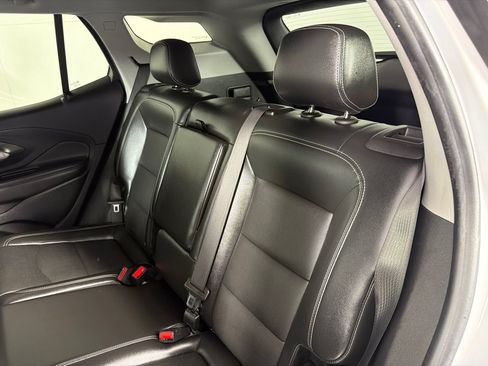 Used 2022 GMC Terrain SLT w/ LPO, Floor Liner Package FWD image 17