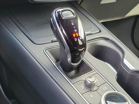 Used 2025 Cadillac XT4 Premium Luxury FWD image 32