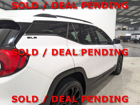 Used 2020 GMC Terrain SLE w/ Driver Convenience Package image 3