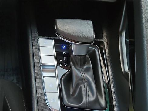 Used 2025 Hyundai Elantra Hybrid FWD image 12
