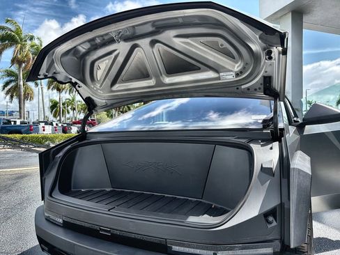 Used 2025 Tesla Cybertruck AWD Crew Cab image 26
