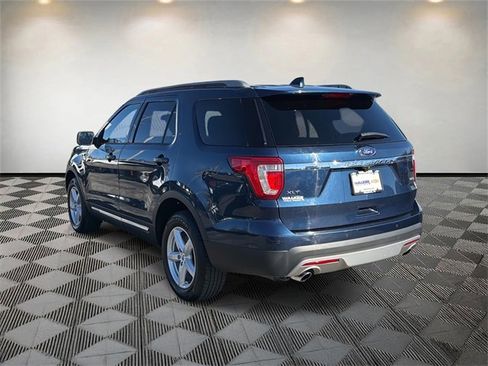 Used 2017 Ford Explorer XLT image 7