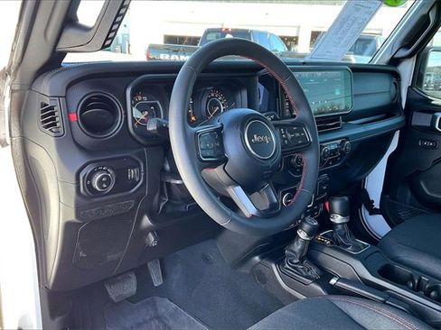 Used 2024 Jeep Gladiator Rubicon w/ Convenience Group image 13