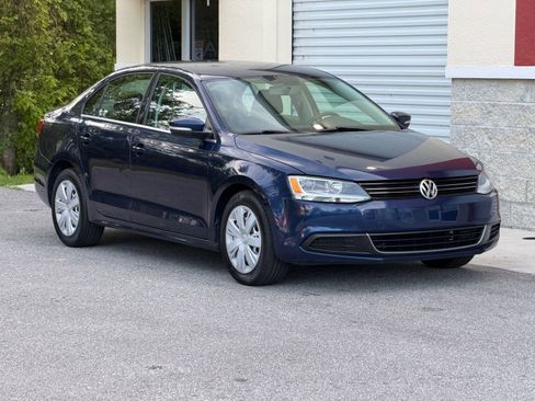 Used 2013 Volkswagen Jetta SE FWD image 1