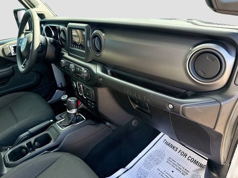 Used 2023 Jeep Wrangler Unlimited AWD/4WD image 34