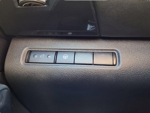 Used 2024 Nissan Pathfinder SV FWD image 17