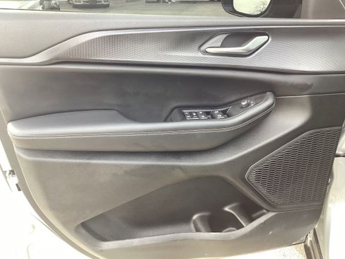 Used 2023 Jeep Grand Cherokee L Laredo image 17