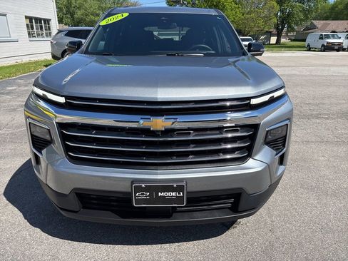 Used 2024 Chevrolet Traverse LT FWD image 2