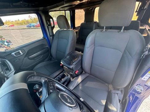 Used 2019 Jeep Wrangler Unlimited Sport S image 10