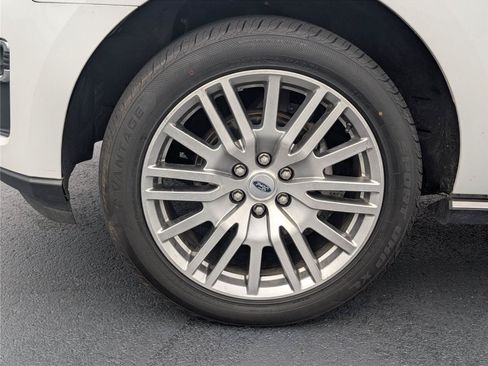 Used 2024 Ford Expedition Limited AWD/4WD image 9