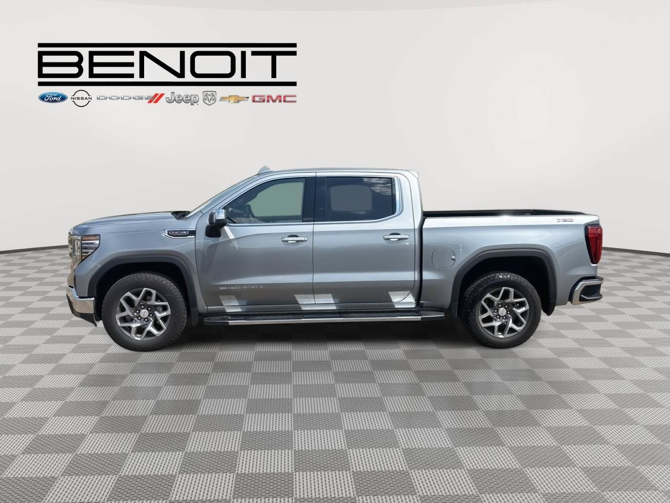 Used 2025 GMC Sierra 1500 SLT w/ SLT Premium Plus Package AWD/4WD image 8