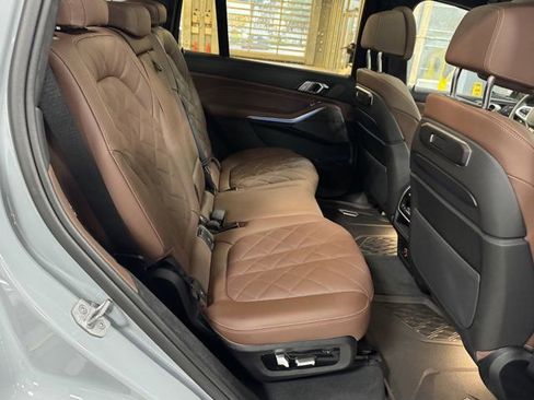 Used 2025 BMW X7 xDrive40i w/ M Sport Package AWD/4WD image 33