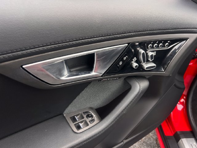 Used 2014 Jaguar F-TYPE Convertible RWD image 11