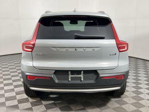 Used 2024 Volvo XC40 B5 Plus image 9