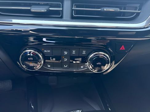 New 2026 Chevrolet Trax RS w/ Sunroof Package FWD image 18