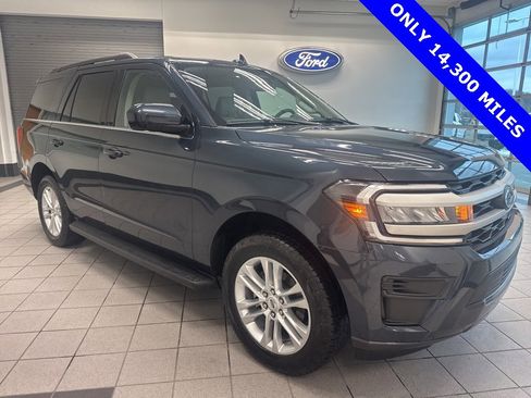 Used 2024 Ford Expedition XLT image 1