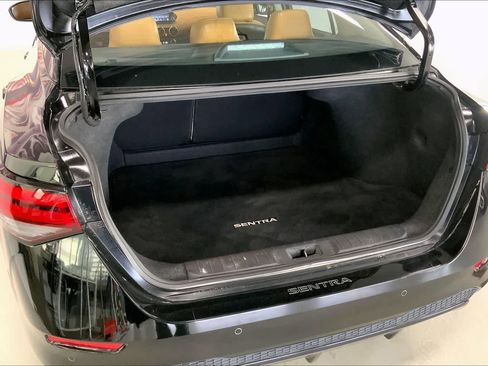 Used 2021 Nissan Sentra SV w/ SV Premium Package image 18