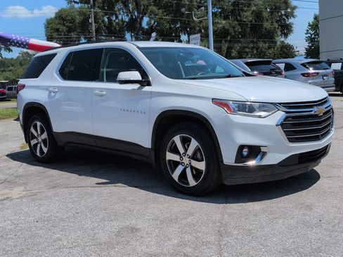 Used 2020 Chevrolet Traverse LT w/ LT Premium Package FWD image 3