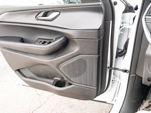 Used 2025 Jeep Grand Cherokee Altitude AWD/4WD image 24