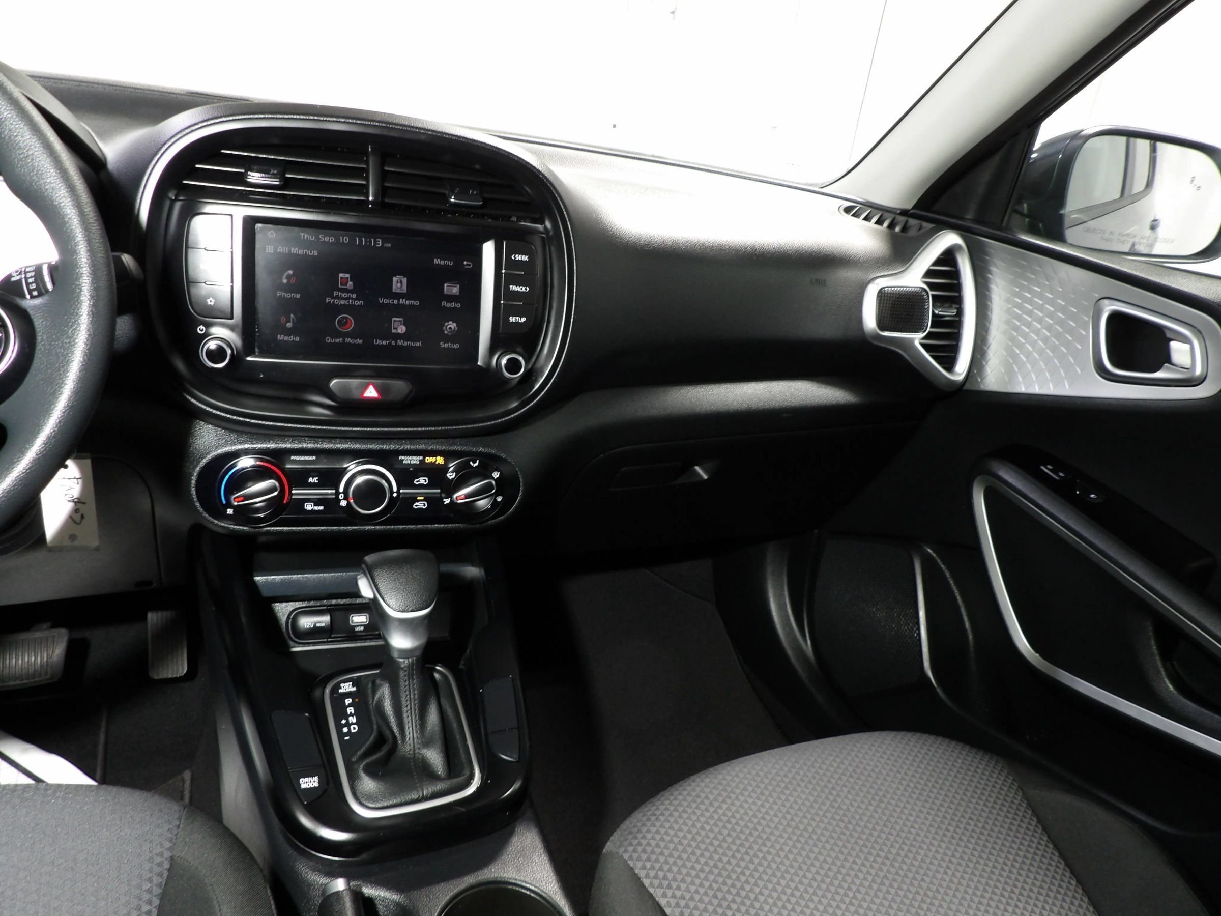 Used 2025 Kia Soul LX FWD image 11