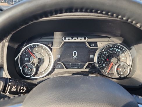 Used 2022 RAM 1500 Big Horn AWD/4WD image 11