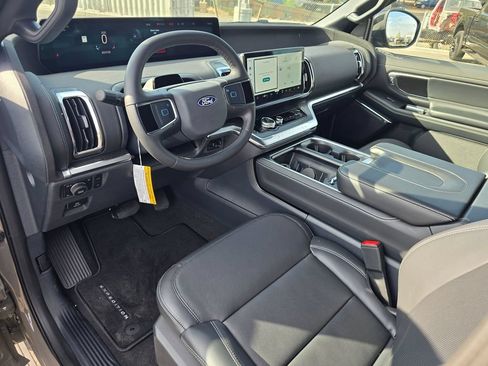 New 2027 Ford Expedition Platinum w/ Stealth Appearance Package AWD/4WD image 2