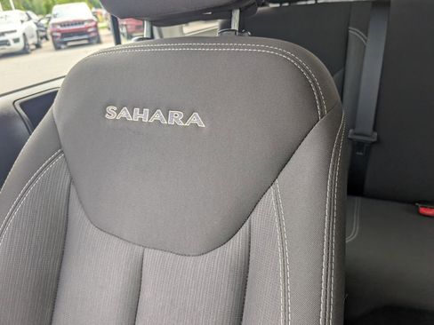 Used 2018 Jeep Wrangler Unlimited Sahara w/ Connectivity Group image 13