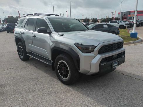 Used 2025 Toyota 4Runner TRD Off-Road AWD/4WD image 2