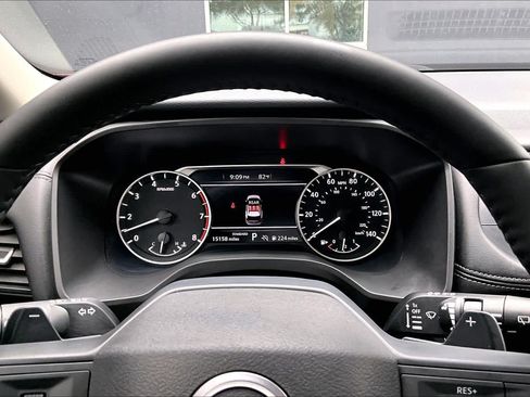 Used 2025 Nissan Rogue SV FWD image 25