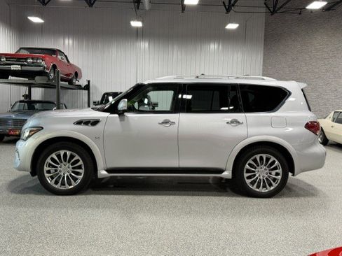 Used 2017 INFINITI QX80 4WD w/ Driver Assistance Package image 2
