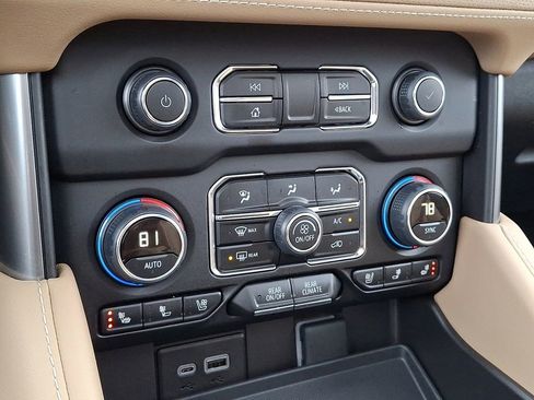 Used 2024 Chevrolet Tahoe Premier image 17