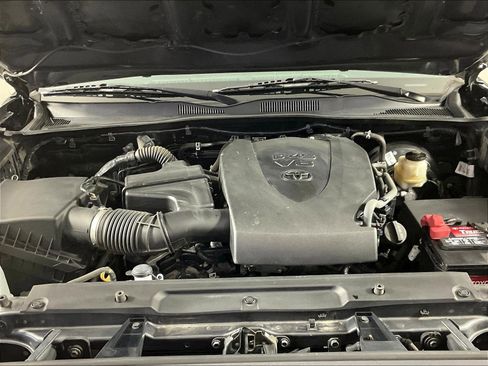 Used 2020 Toyota Tacoma SR5 AWD/4WD image 30