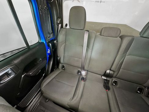 Used 2021 Jeep Gladiator Sport image 12