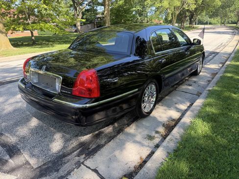 Used 2006 Lincoln Town Car Signature L RWD image 6