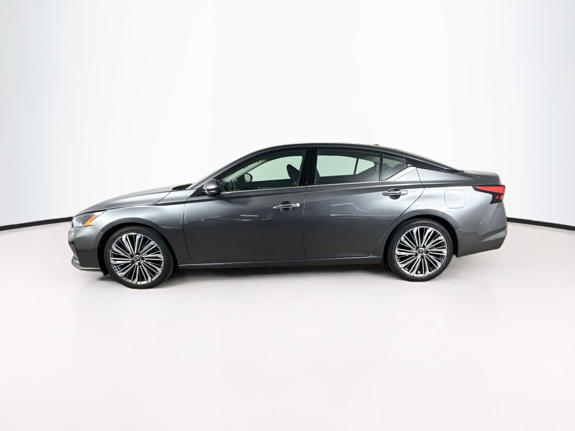 Used 2023 Nissan Altima 2.5 SL FWD image 7