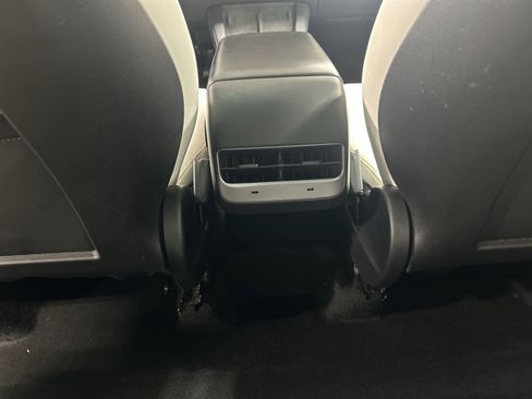 Used 2023 Tesla Model Y Long Range image 21