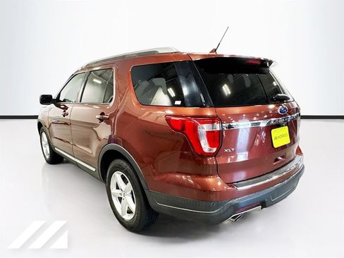 Used 2018 Ford Explorer XLT w/ Equipment Group 202A FWD image 7