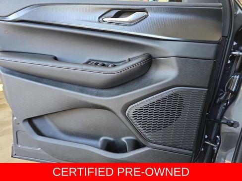 Used 2025 Jeep Grand Cherokee L Altitude AWD/4WD image 29