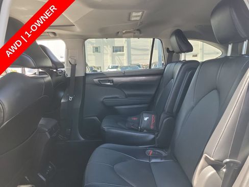 Used 2023 Toyota Highlander Limited AWD/4WD image 17