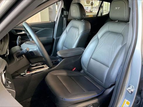 Used 2024 Buick Envista Sport Touring w/ Convenience I Package FWD image 3