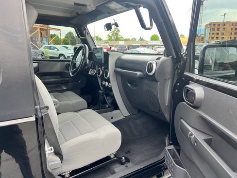 Used 2007 Jeep Wrangler Rubicon w/ Dual Top Group AWD/4WD image 9
